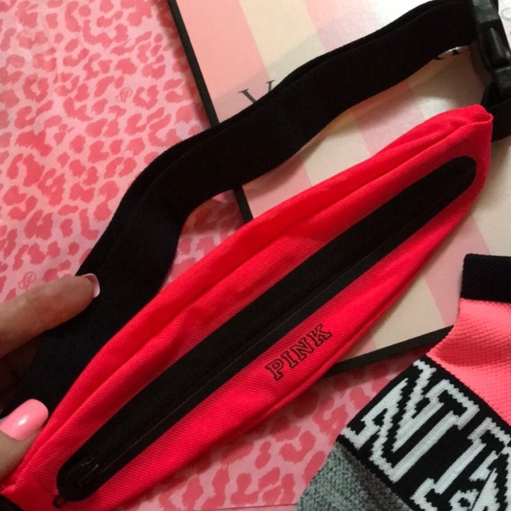🔥SOLD 🔥 💕VS PINK Fanny pack